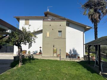 1 - Alanno, House