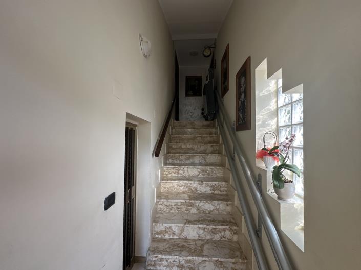 Image No.7-2 Bed House for sale