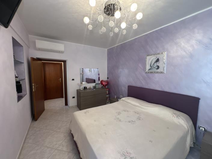 Image No.13-2 Bed House for sale