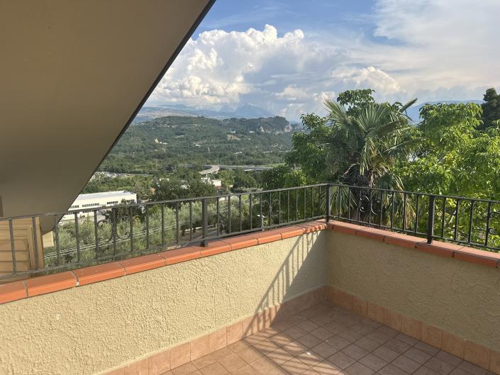 Image No.20-2 Bed House for sale