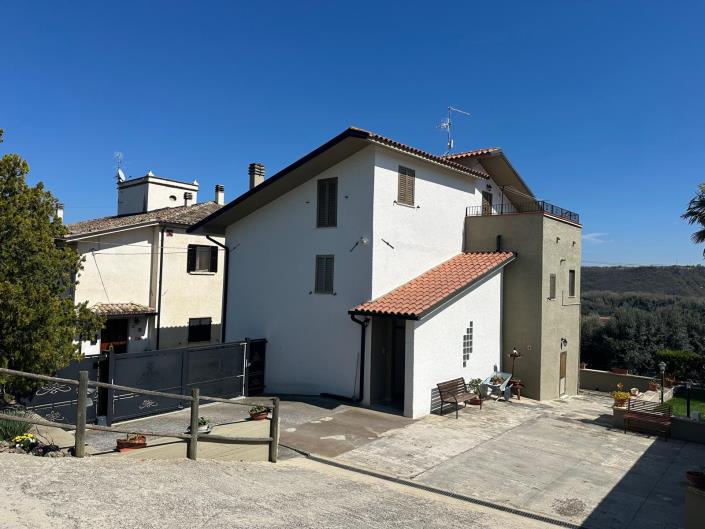 Image No.3-2 Bed House for sale