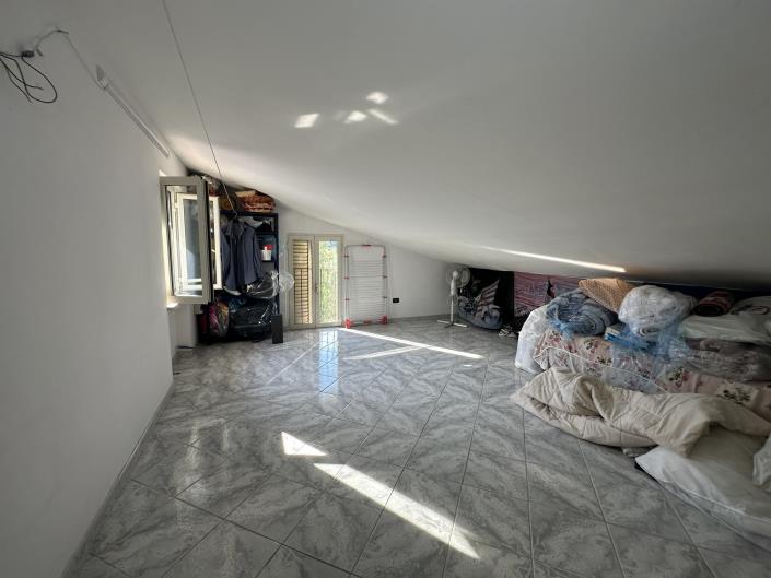 Image No.18-2 Bed House for sale
