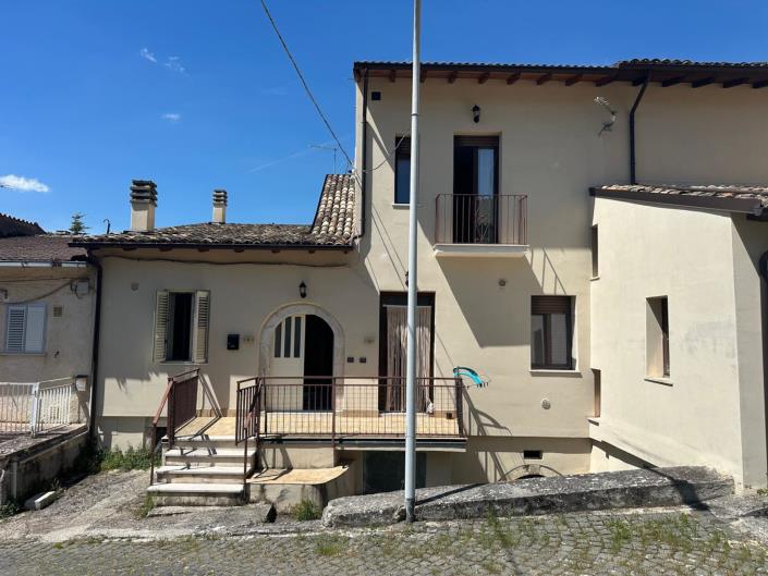 Image No.2-4 Bed Property for sale