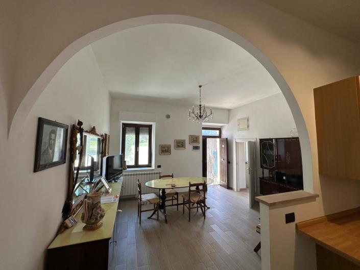 Image No.5-4 Bed Property for sale