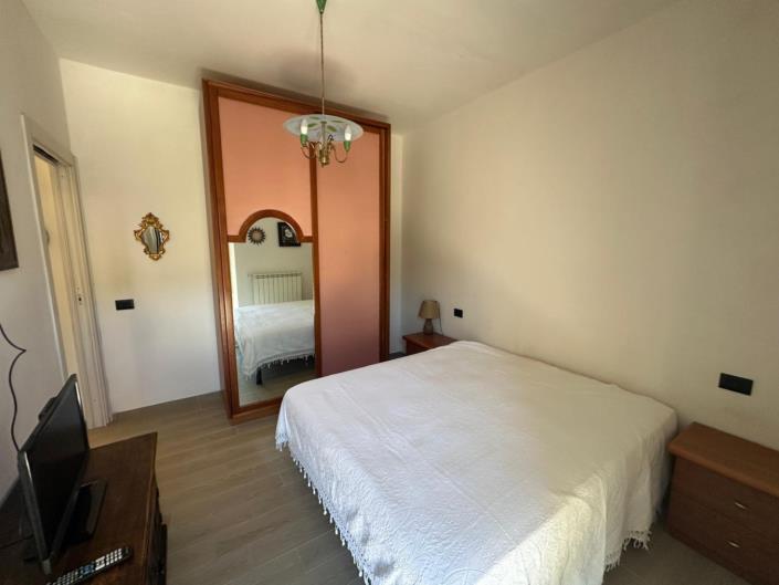 Image No.15-4 Bed Property for sale