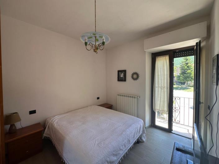 Image No.17-4 Bed Property for sale