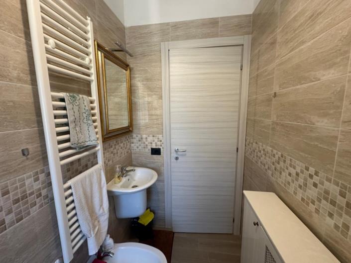 Image No.27-4 Bed Property for sale