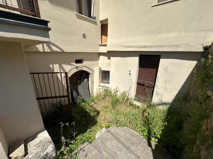 Image No.28-4 Bed Property for sale