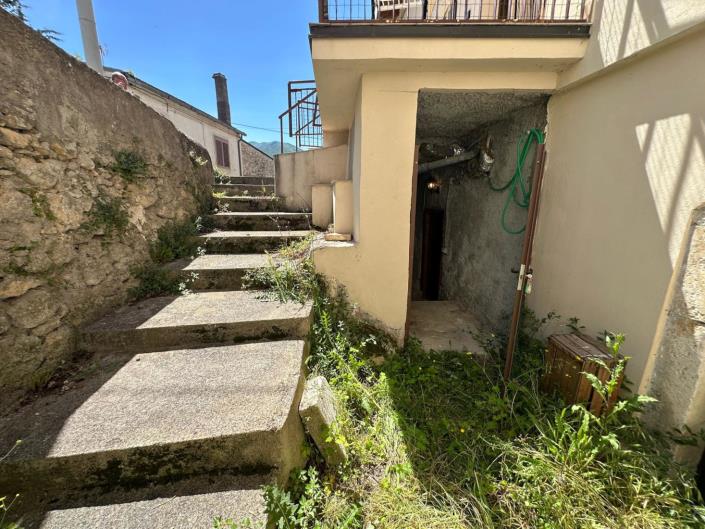 Image No.29-4 Bed Property for sale