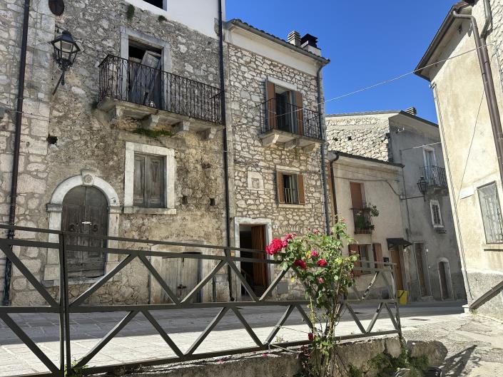 Image No.2-4 Bed Property for sale