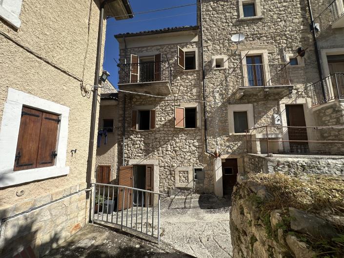 Image No.3-4 Bed Property for sale
