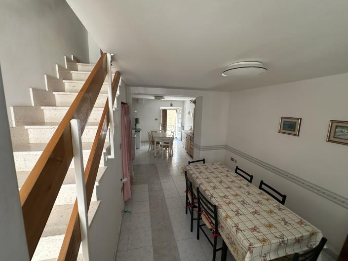 Image No.5-4 Bed Property for sale