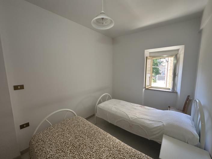 Image No.12-4 Bed Property for sale
