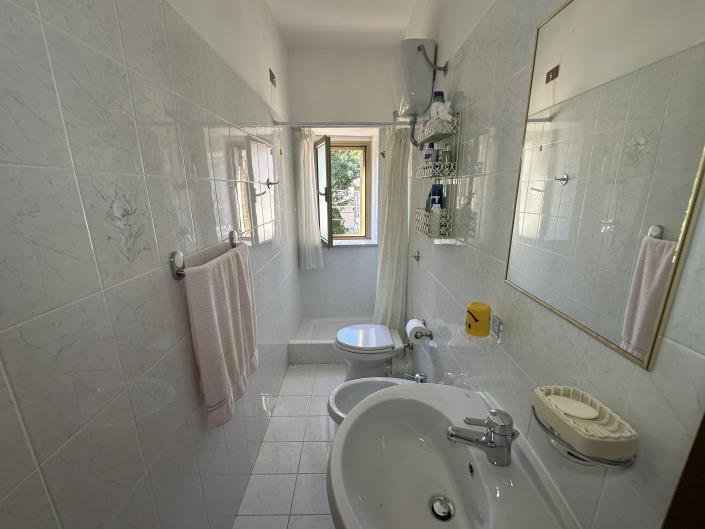 Image No.27-4 Bed Property for sale