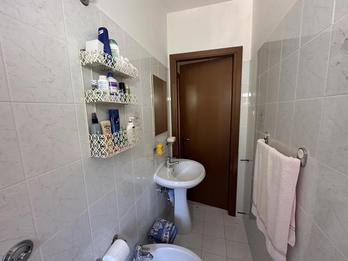 Image No.28-4 Bed Property for sale