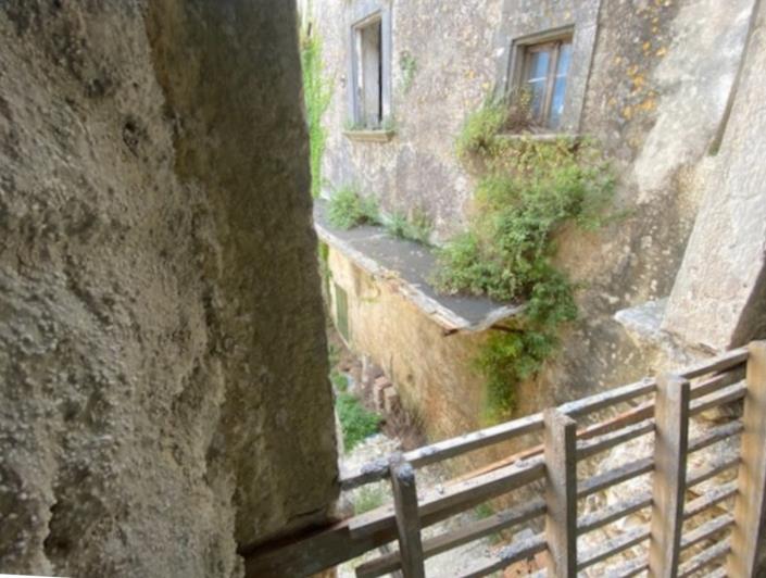 Image No.18-2 Bed Property for sale
