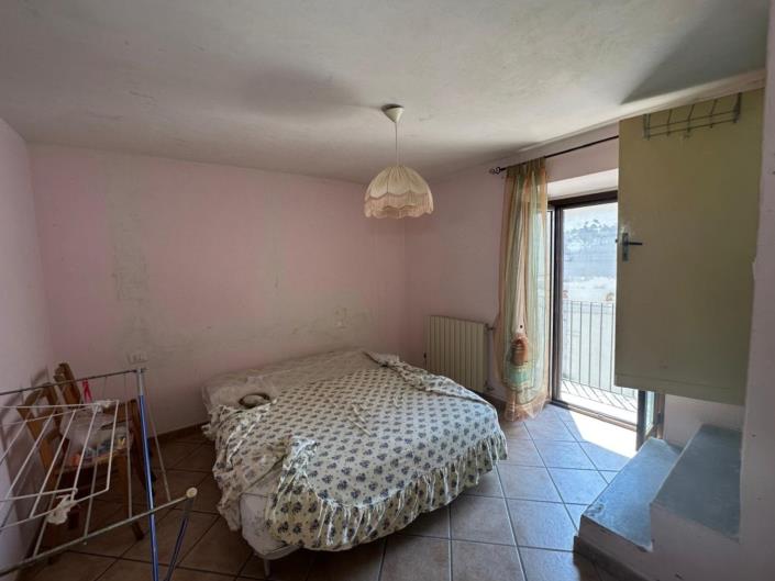 Image No.18-3 Bed Property for sale