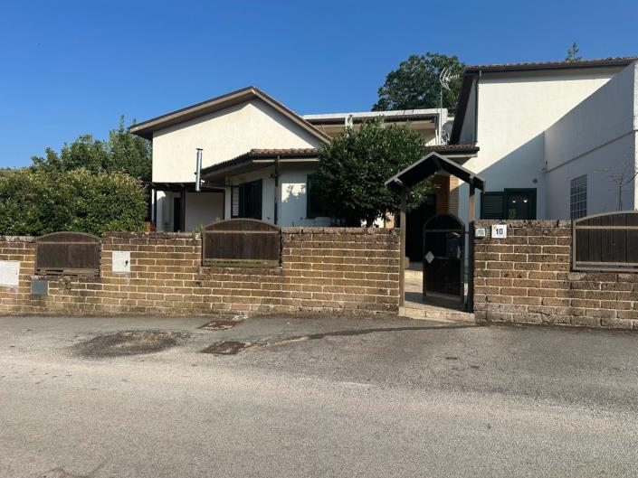 Image No.3-4 Bed Semi-Detached for sale