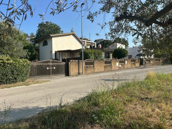Image No.2-4 Bed Semi-Detached for sale