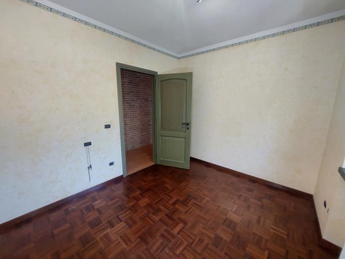 Image No.18-4 Bed Semi-Detached for sale