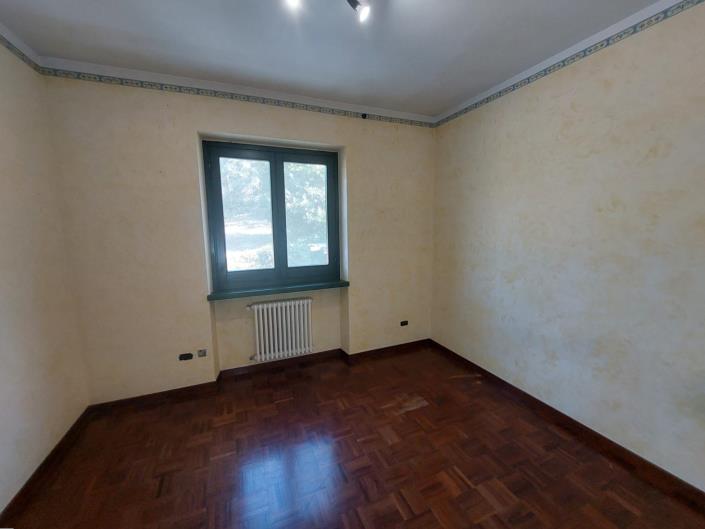 Image No.19-4 Bed Semi-Detached for sale