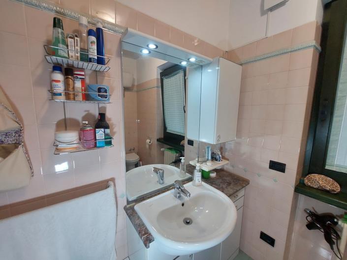 Image No.27-4 Bed Semi-Detached for sale