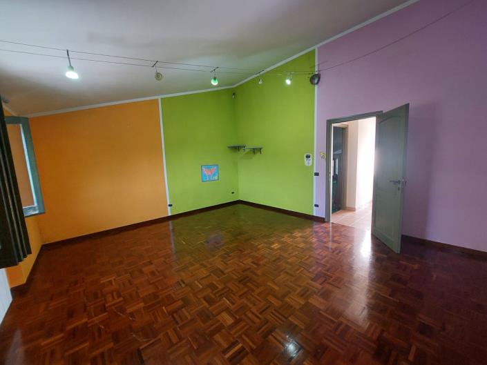 Image No.29-4 Bed Semi-Detached for sale