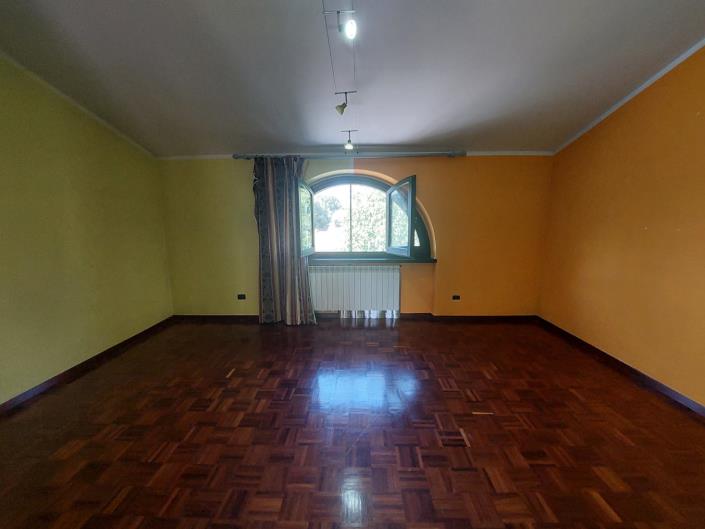 Image No.30-4 Bed Semi-Detached for sale
