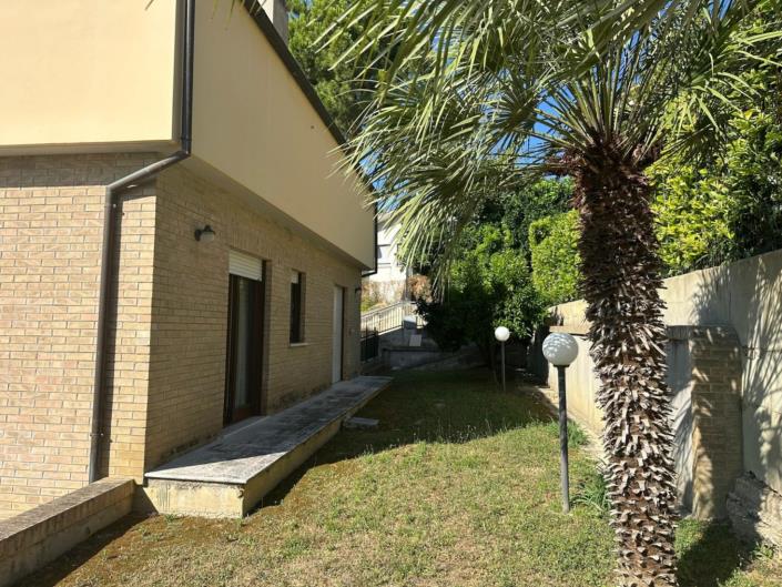 Image No.5-4 Bed Villa / Detached for sale