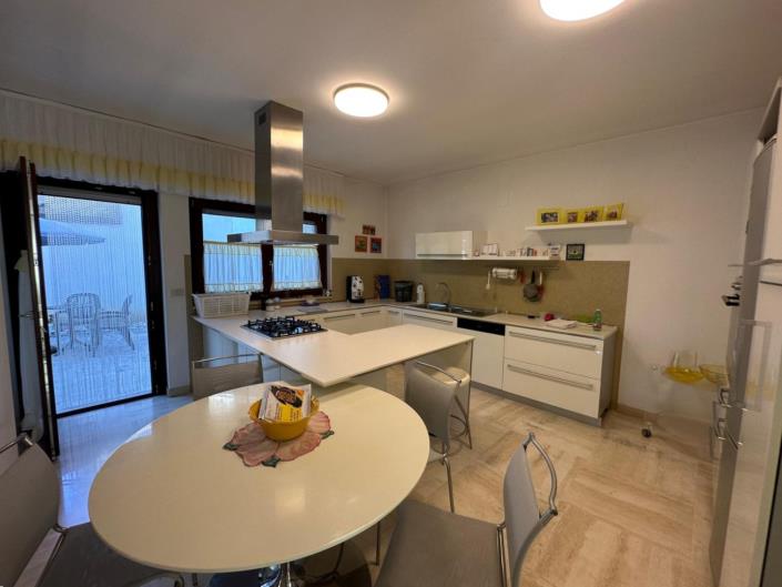 Image No.14-4 Bed Villa / Detached for sale
