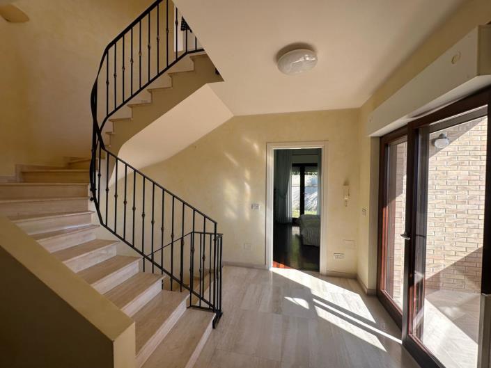 Image No.18-4 Bed Villa / Detached for sale