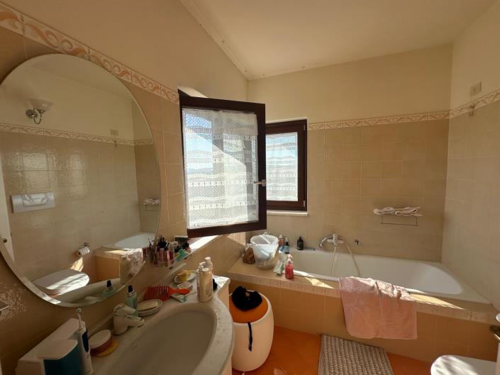 Image No.21-4 Bed Villa / Detached for sale