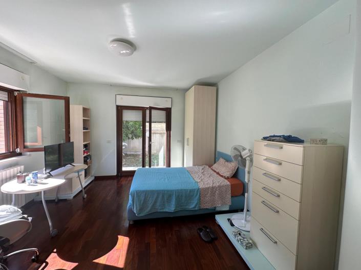 Image No.28-4 Bed Villa / Detached for sale