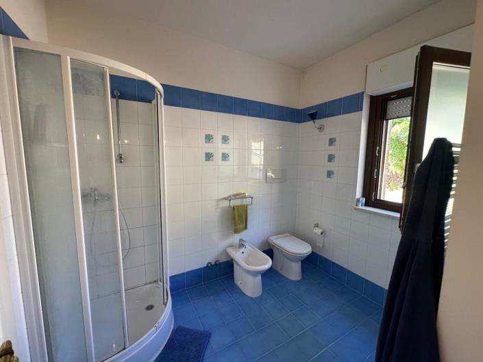 Image No.29-4 Bed Villa / Detached for sale
