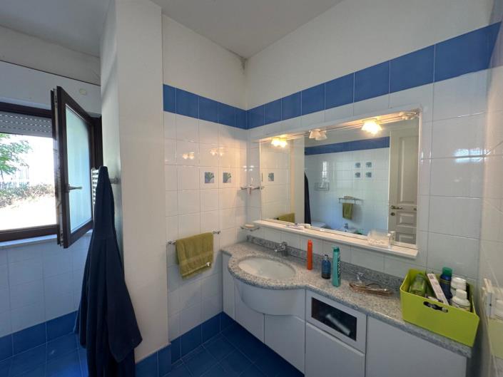 Image No.30-4 Bed Villa / Detached for sale