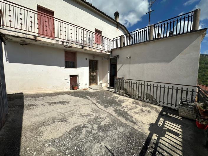 Image No.2-3 Bed Property for sale