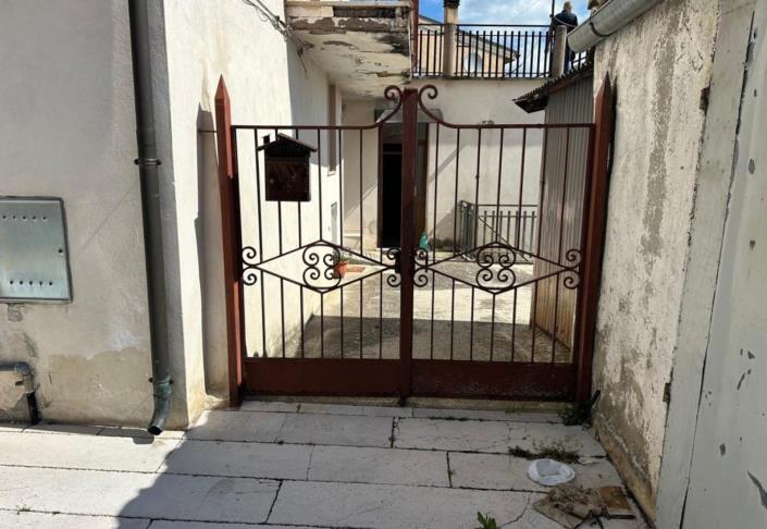 Image No.3-3 Bed Property for sale
