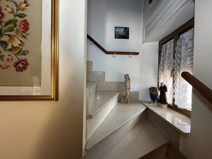 Image No.11-3 Bed Property for sale