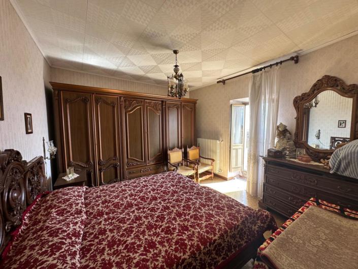 Image No.13-3 Bed Property for sale