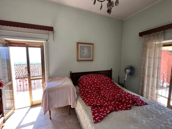 Image No.20-3 Bed Property for sale