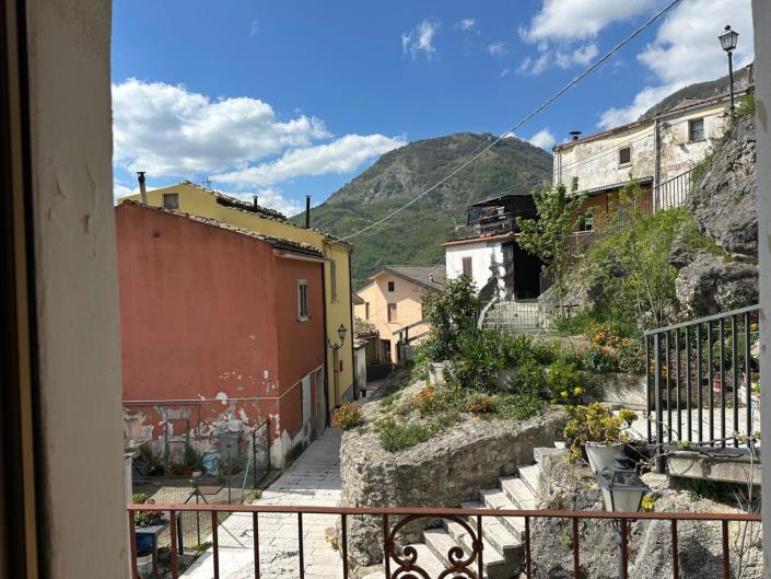 Image No.22-3 Bed Property for sale