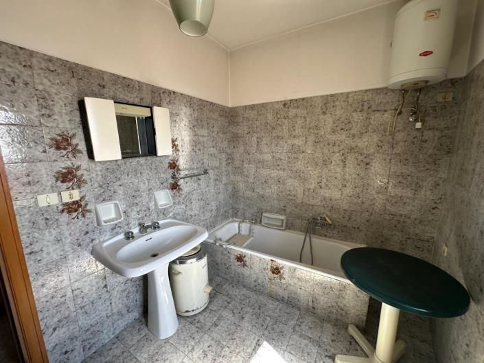 Image No.23-3 Bed Property for sale
