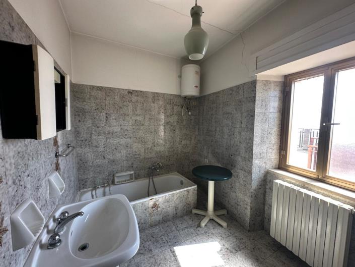 Image No.24-3 Bed Property for sale