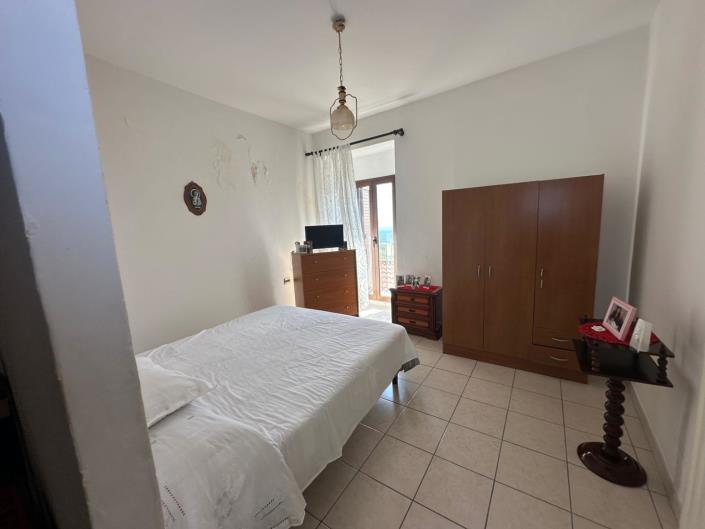 Image No.28-3 Bed Property for sale