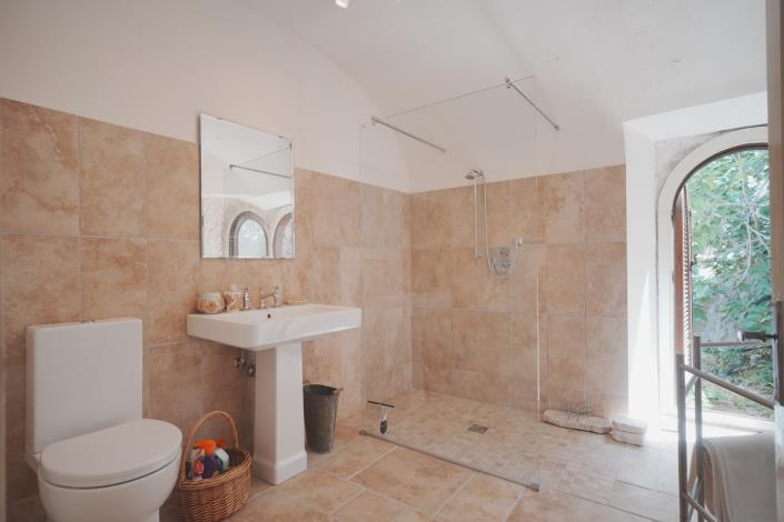 Image No.26-3 Bed Property for sale