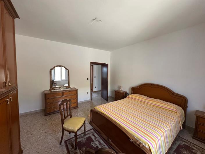 Image No.20-2 Bed Property for sale