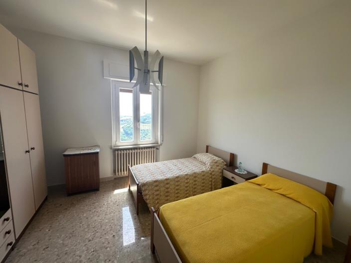 Image No.21-2 Bed Property for sale