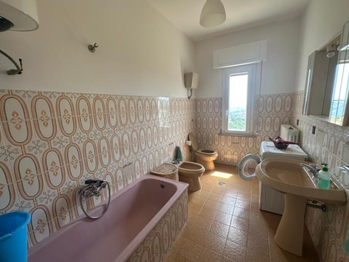Image No.23-2 Bed Property for sale