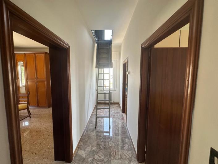 Image No.25-2 Bed Property for sale