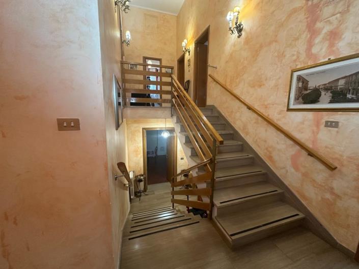 Image No.16-4 Bed Property for sale